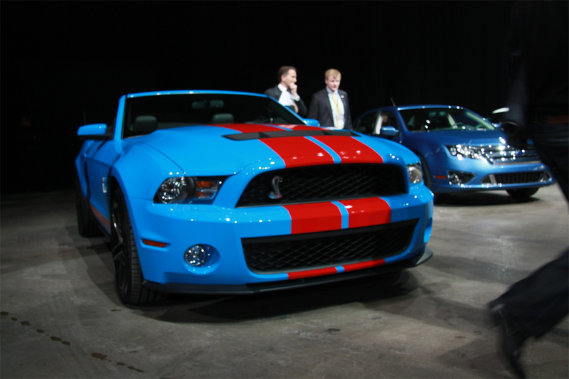 Illustration for article titled Carroll Shelby Introduces 2010 Shelby GT500 Coupe, Convertible At Detroit